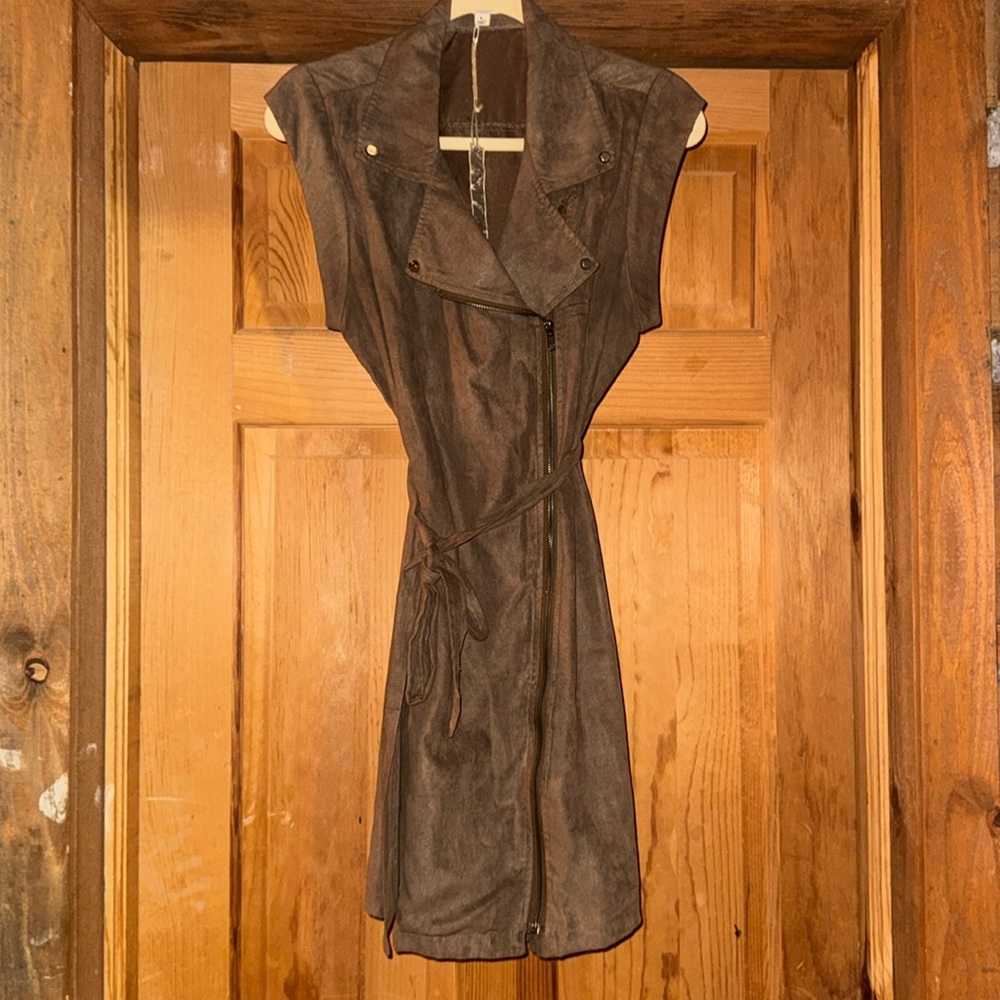 Suede dress with zipper and tie